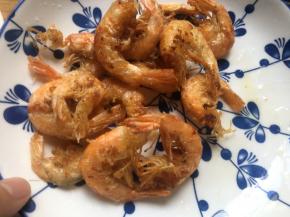 炸至表面金黄后取出；