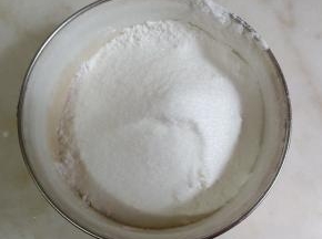 水磨糯米粉、玉米淀粉、细砂糖混合。