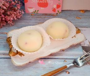 火龙果雪媚娘。