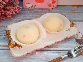 火龙果雪媚娘。