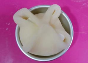 提起四个角，对捏。