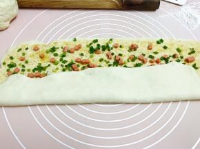 上下分别往中间折起