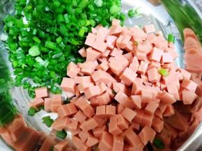 香葱，火腿切粒
