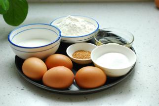 准备好所需要的食材，用厨房秤准确称量出各食材的重量。