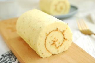 夏天就馋这柠檬味蛋糕卷，清心可口松软细腻，又香又甜特别好吃。