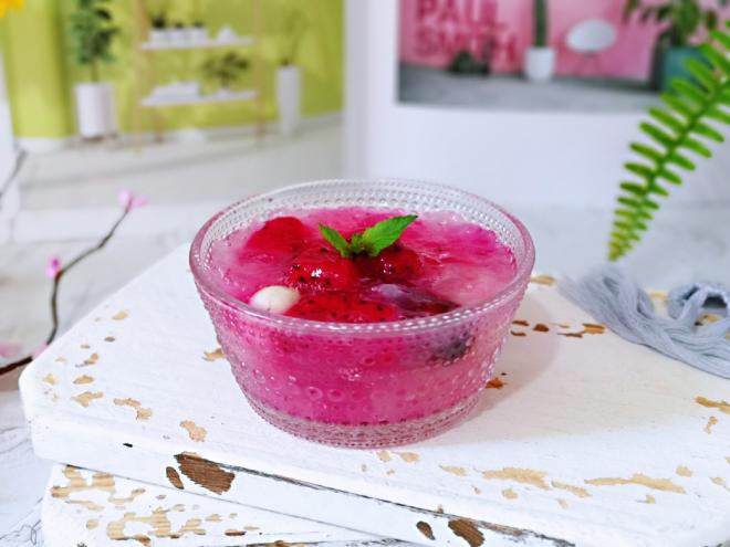 火龙果银耳莲子羹