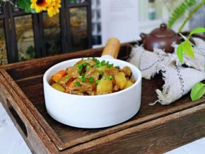 盛出装盘，撒葱花。