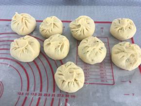 包成自己喜欢的形状，也可以包成饺子的形状。