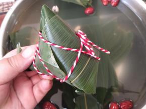 打上活口，一个粽子就完成了。