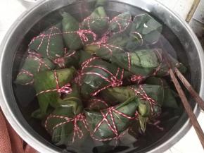 关火后继续焖10-20分钟，然后让入冷水中降温，然后在12小时内放入冰箱冷藏，在0℃-4℃的低温冷藏状态下可以保鲜3天左右，存放在-18℃的冷冻室里可以保存更长的时间。