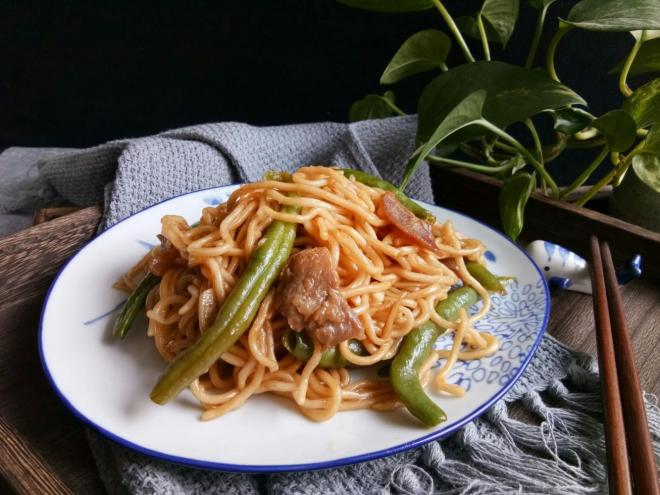 超级美味家常豆角肉焖面