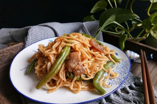 超级美味家常豆角肉焖面