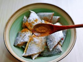 再加入十三香。(胡椒粉也可以)