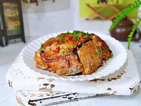 盛出装盘，撒上葱花，