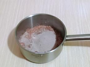 再加入巧克力冰激凌粉。