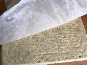 放凉透后取去油纸