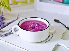 营养均衡早餐。