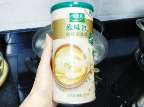 放入太太乐原味鲜