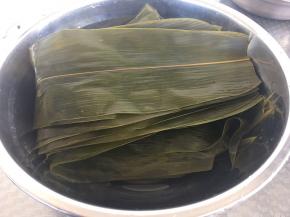 粽叶清洗干净备用。