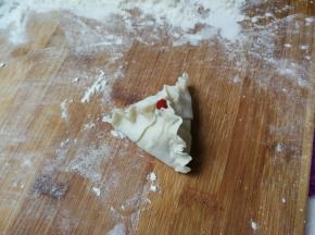 再每一个边捏出波浪形