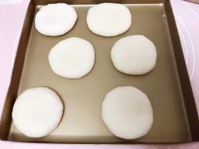 摆入不粘烤盘里