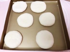 摆入不粘烤盘里