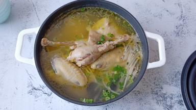 加点香葱，汤汁真的好鲜美。