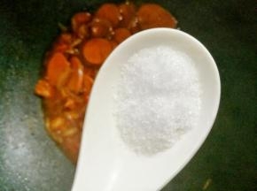 一小勺盐。
