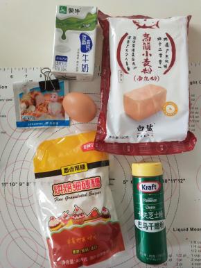 1，材料备齐，黄油软化备用。