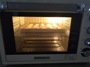 13，柏翠5400烤箱中层180度15分钟，上色后盖锡纸，避免颜色过身。