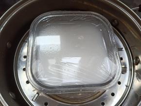 大火烧开后，上锅蒸15分钟。