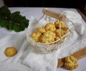 又酥又脆的曲奇做好啦。