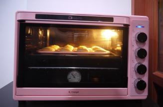 烘烤中的蛋糕，膨胀得非常好。