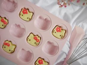 脱模是要小心哦，以免把蛋糕弄裂开。