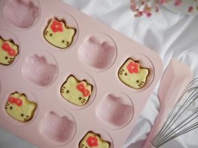 脱模是要小心哦，以免把蛋糕弄裂开。