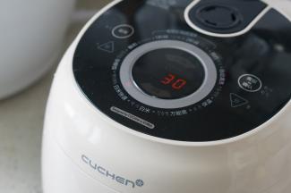 选择米饭快速煮模式进行烹煮。（显示屏闪的快，所显的内容不全）