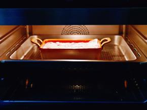 将模具放入整箱中层。