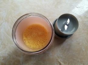 打成细腻的芒果奶昔