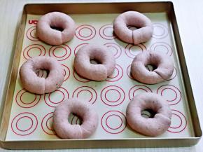 依次做完，再次用湿布盖上，室温醒发30分钟！（注意是湿布，保持黑麦贝果胚的湿度）