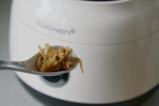 按个人口味添加适量的冬菜。