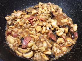 快速翻炒均匀后出锅，有些汤汁正好