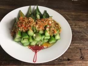 淋入秋葵上面即可