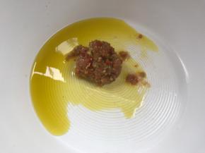 放入蒜蓉剁椒炒香