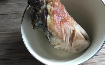 腊肘子洗净沥水