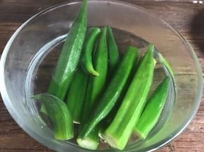 捞出放入凉开水中浸泡至凉