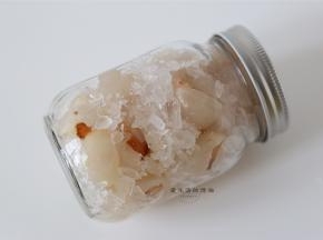 盖上罐子的盖子，密封冷藏过夜，可以多做点保存，想喝的时候就能喝上哦~