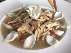 放入栀子花和枸杞