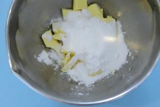 加入糖粉和盐。