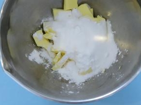 加入糖粉和盐。