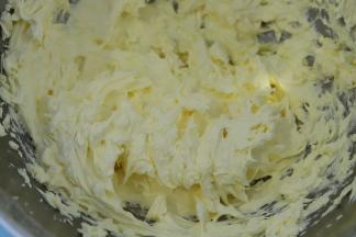 图为打发好的黄油状态。